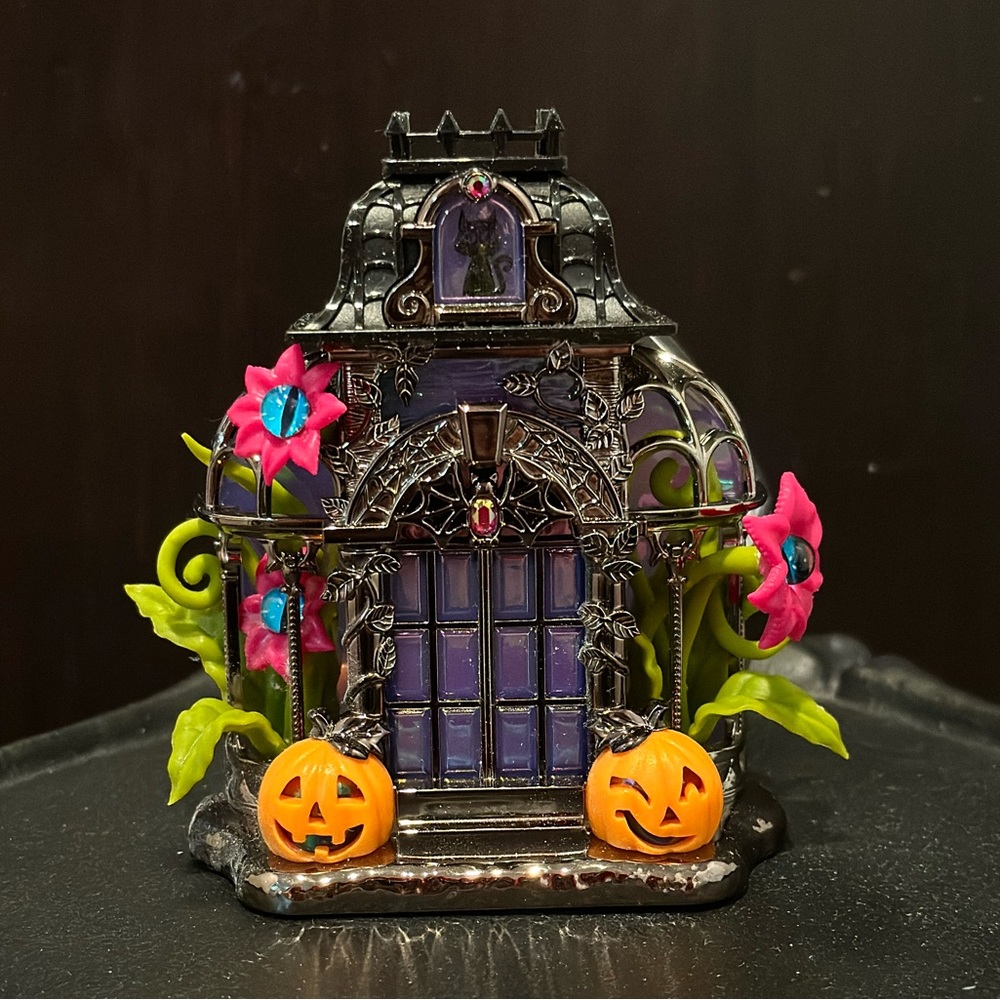 Halloween Haunted Conservatory Projector Wallflowers Plug NEW 2021 bats light